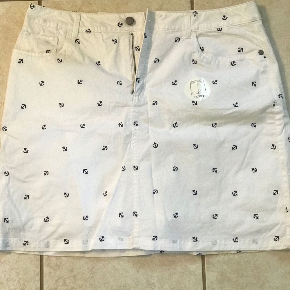 NWT skort
